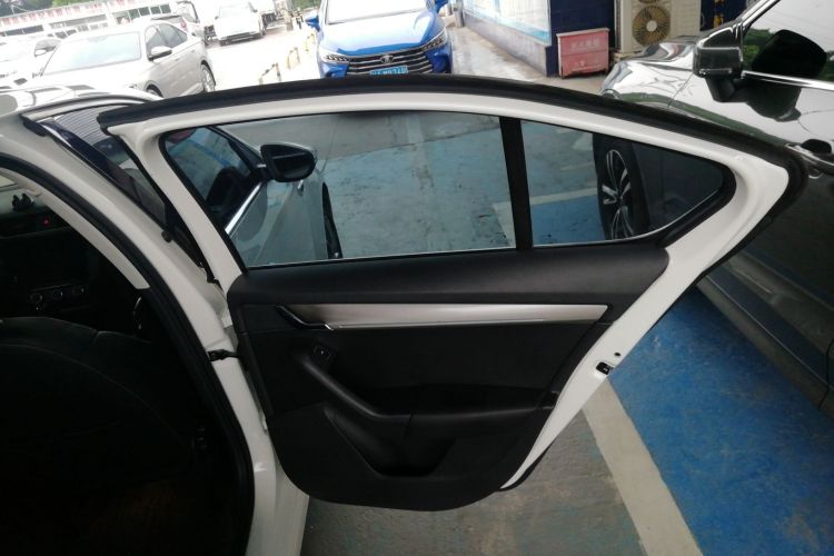 斯柯达 明锐 2020款 1.5L 自动智行豪华版中控内饰7006