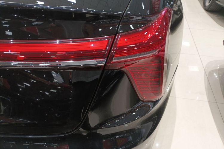 红旗H5 2024款 2.0T 自动智联旗畅版车身外观6006