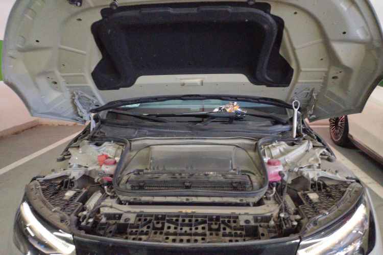 奔驰EQE 2022款 350 先型特别版机舱底盘24