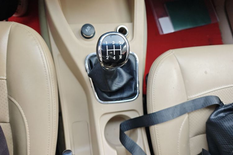 五菱汽车 五菱宏光 2013款 1.2L S舒适型国IV中控内饰18