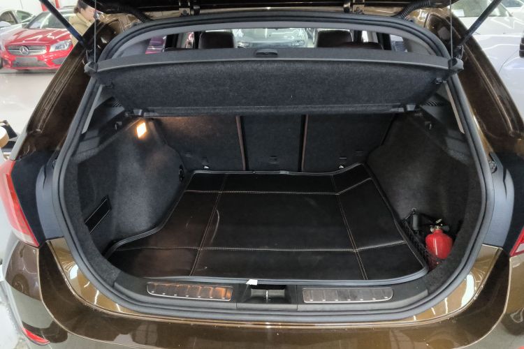 宝马X1 2015款 sDrive18i 时尚晋级版机舱底盘23