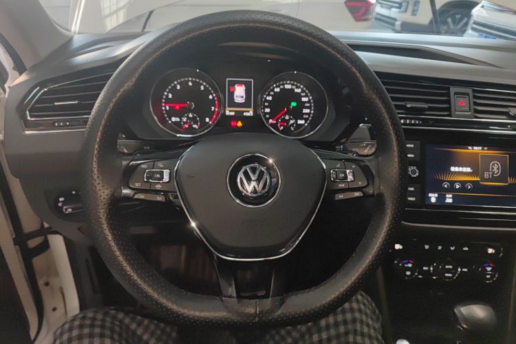 大众 途观L 2019款 330TSI 自动两驱全景舒适版 国VI中控内饰13