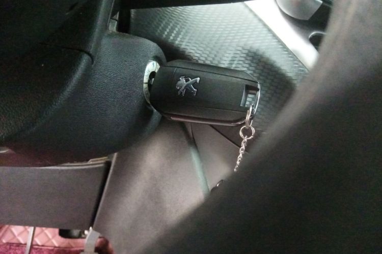 标致2008 2014款 1.6L 自动潮流版中控内饰7001