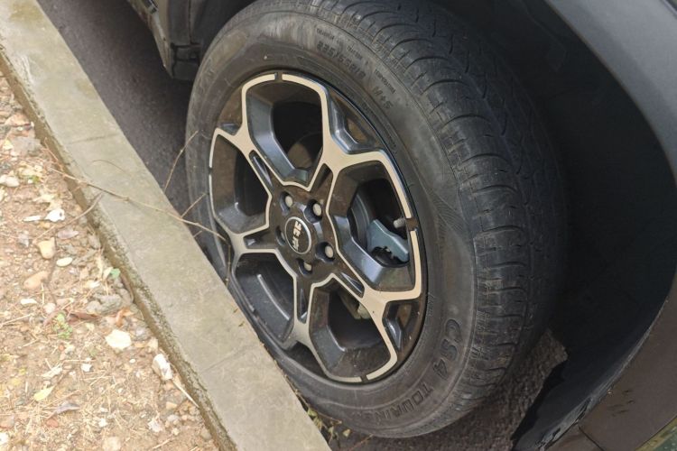 北京越野 北京BJ30 2021款 1.5T 狼小美版车身外观10