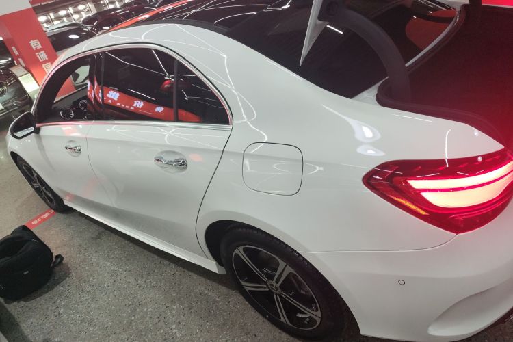 奔驰A级 2024款 改款 A 200 L 时尚型车身外观4