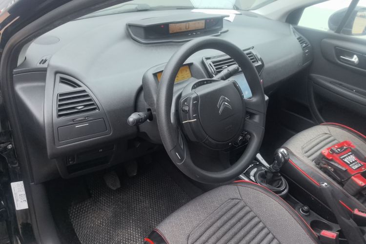 雪铁龙 世嘉 2013款 三厢 1.6L 手动品尚型中控内饰12