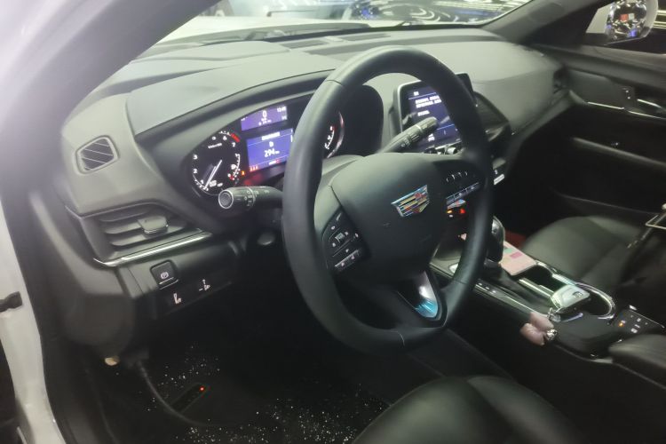 凯迪拉克CT4 2021款 28T 风尚型中控内饰12