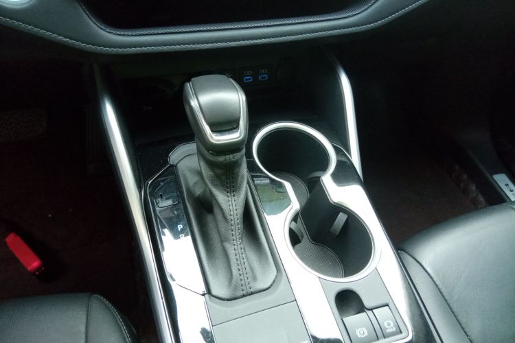 丰田 汉兰达 2022款 双擎 2.5L 两驱尊贵版 7座局部细节18