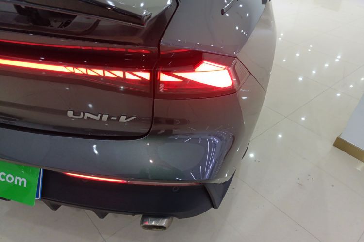长安UNI-V 2023款 1.5T 尊贵型车身外观6006