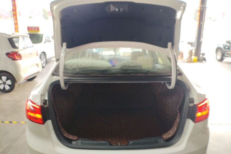 福特 福睿斯 2017款 改款 1.5L 自动舒适型机舱底盘23