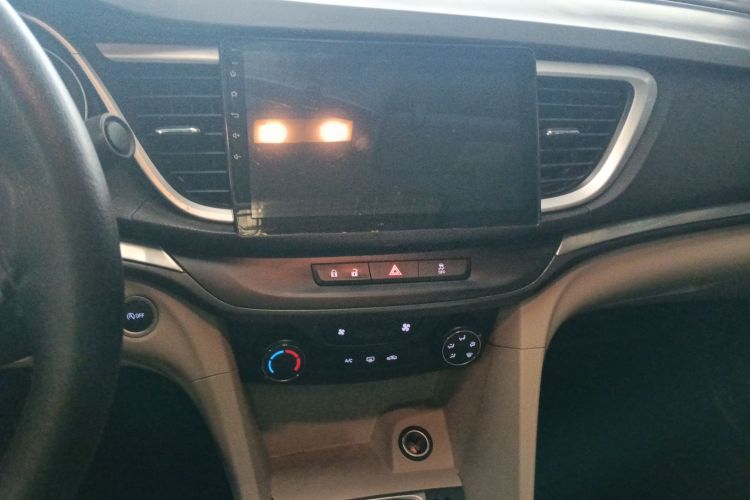 别克 英朗 2016款 15N 手动精英型中控内饰16