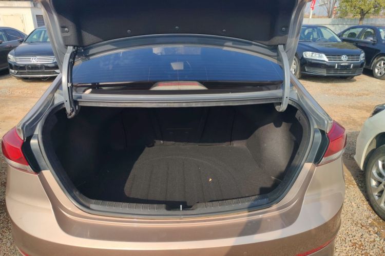 现代 领动 2016款 1.6L 自动智炫·青春型机舱底盘23