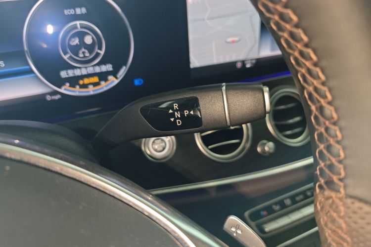 奔驰E级 2018款 改款 E 300 L 运动豪华型中控内饰18