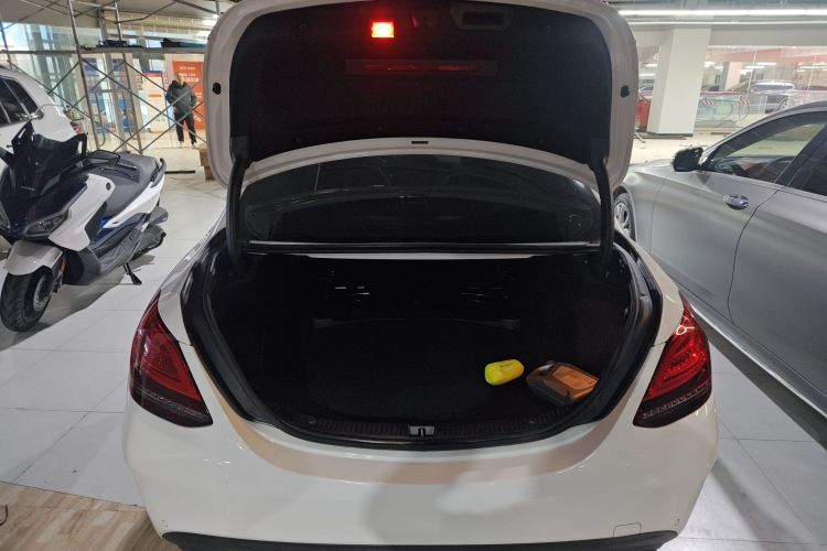 奔驰C级 2019款 改款 C 260 L 运动版局部细节23