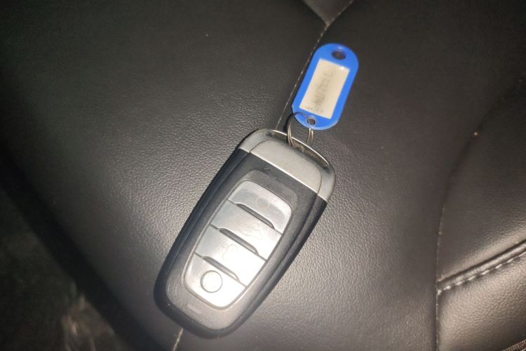 红旗H5 2022款 经典款 1.5T DCT旗悦版中控内饰11