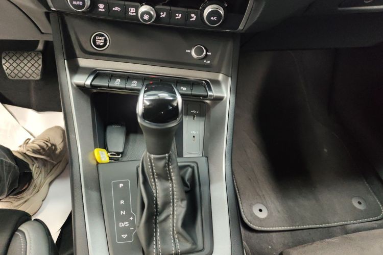 奥迪Q3 2023款 35 TFSI 时尚动感型（1.5T）局部细节18