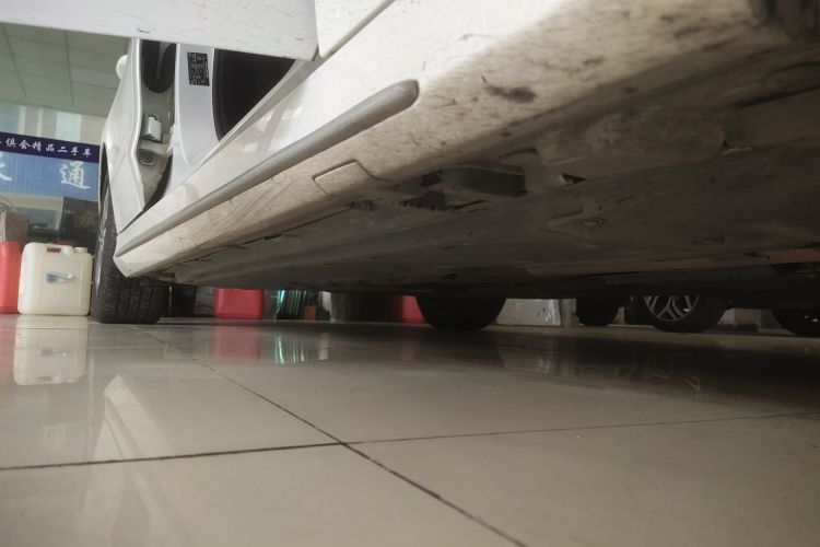 奔驰C级 2017款 C 200 L 运动版局部细节9001