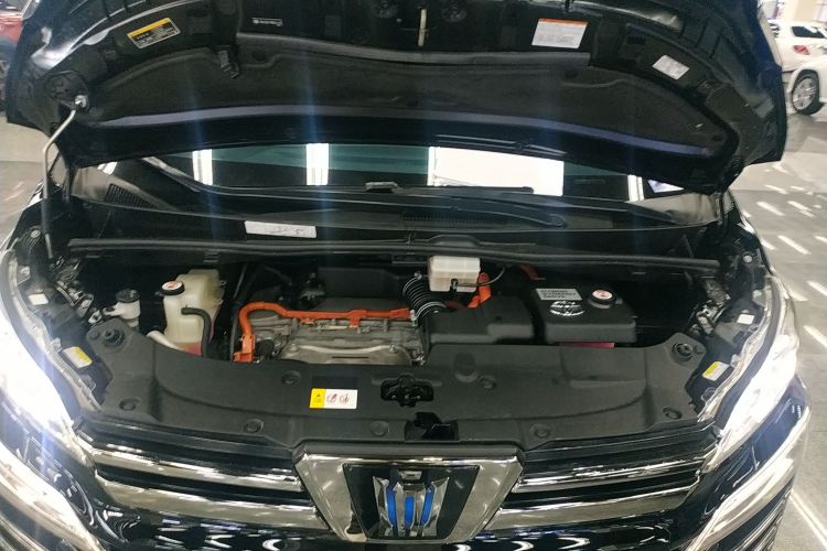 丰田 威尔法 2021款 皇冠 双擎 2.5L HV至尊版机舱底盘24