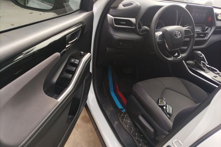 丰田 汉兰达 2023款 2.5L智能电混双擎两驱精英版 5座中控内饰20