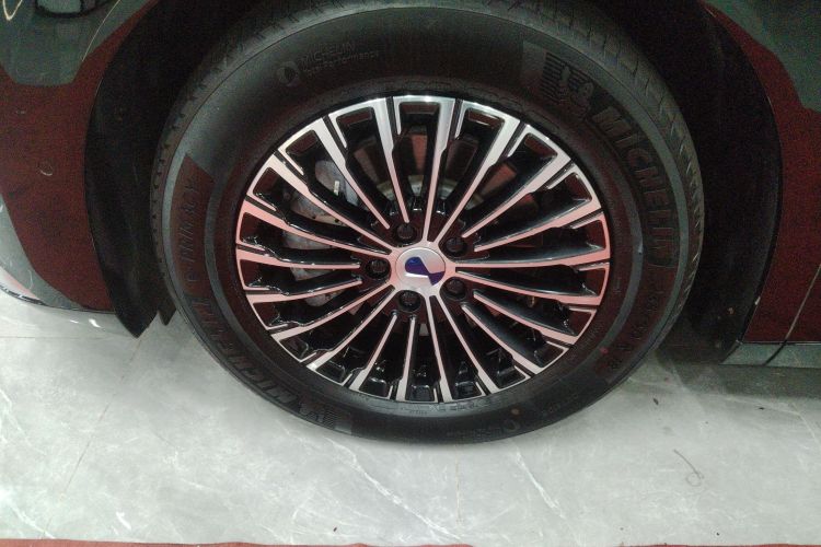 腾势D9 2025款 DM-i 智驾版 1020 四驱旗舰型车身外观6003