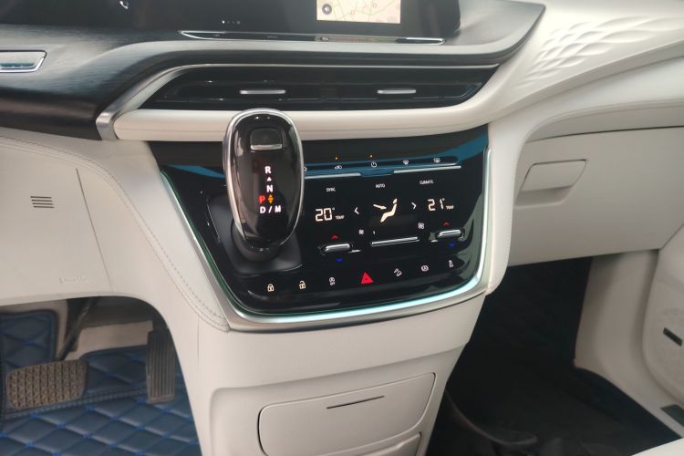 别克GL8 2020款 Avenir艾维亚 四座尊礼版中控内饰18