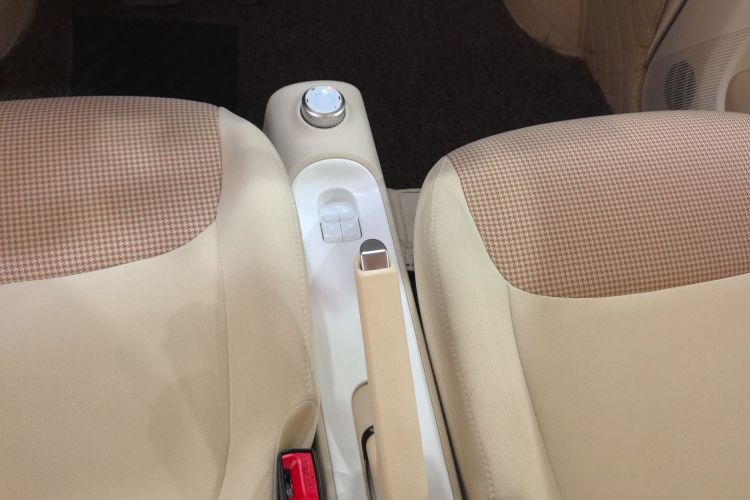 五菱汽车 宏光MINIEV 2024款 第三代 215km 青春版局部细节18