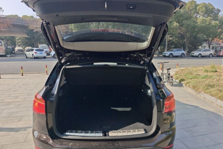 宝马X1 2019款 sDrive18Li 时尚型机舱底盘23