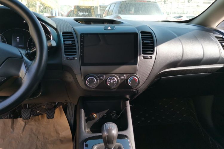 起亚K3 2016款 1.6L 手动GL中控内饰16