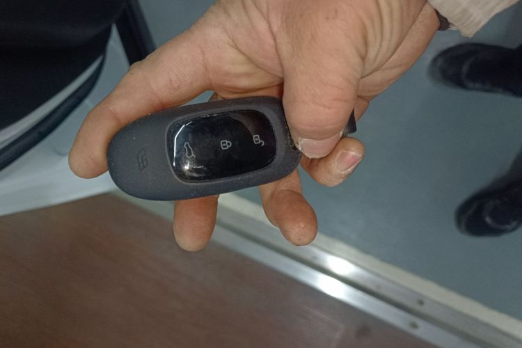 理想汽车 理想ONE 2020款 增程6座版中控内饰11