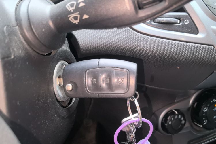 福特 嘉年华 2013款 两厢 1.5L 自动时尚型中控内饰7001