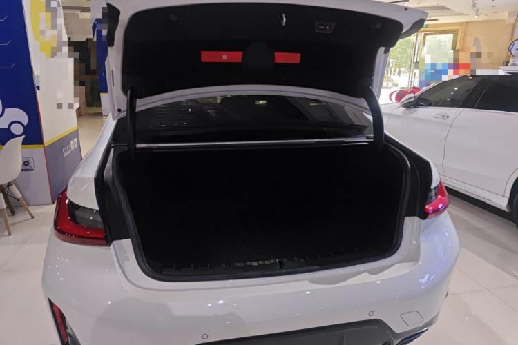 宝马3系 2024款 325Li M运动曜夜套装机舱底盘23