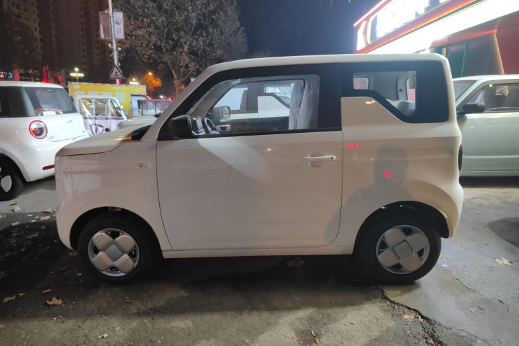 吉利银河 2024款 熊猫mini 200km 耐力熊车身外观4