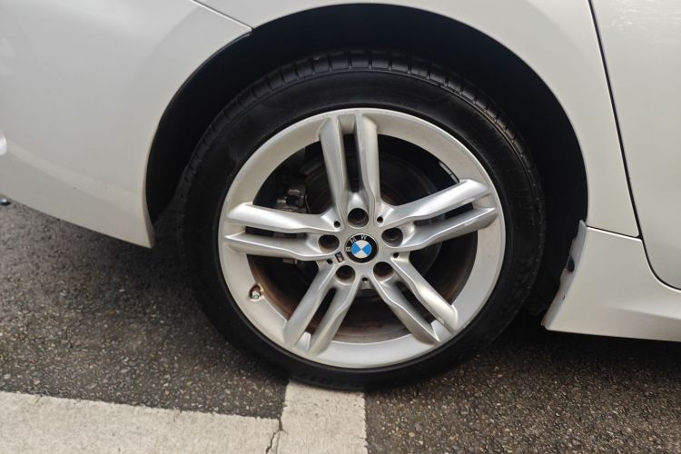 宝马1系 2021款 120i M运动曜夜版车身外观6008