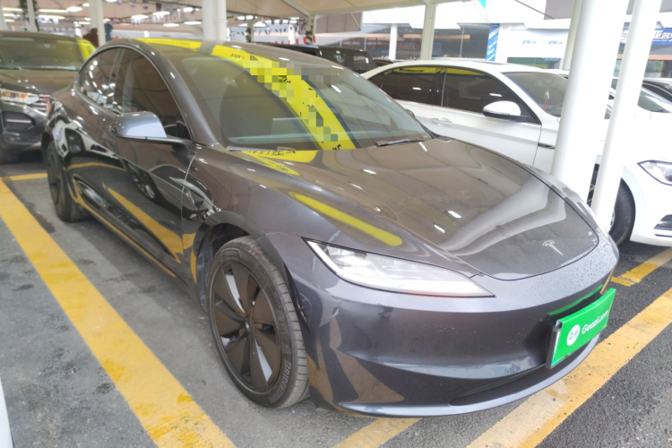 特斯拉 Model 3 2025款 后轮驱动版车身外观3