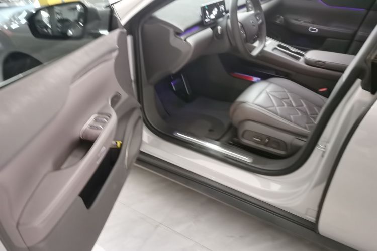 蔚来ET7 2024款 75kWh 行政版中控内饰7003