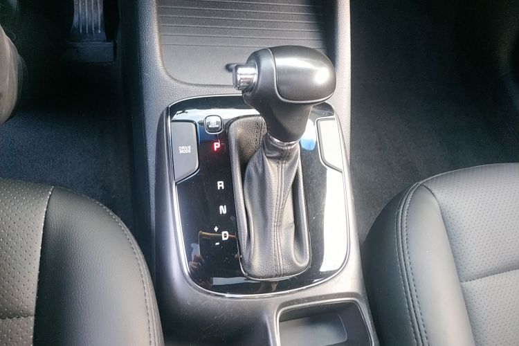 起亚K3 2016款 1.6L 自动GLS中控内饰18