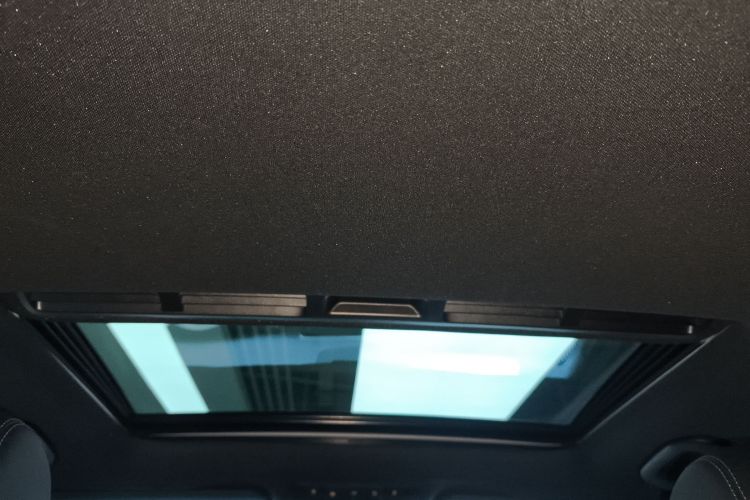 奔驰GLC轿跑 2023款 GLC 260 4MATIC 轿跑SUV中控内饰22