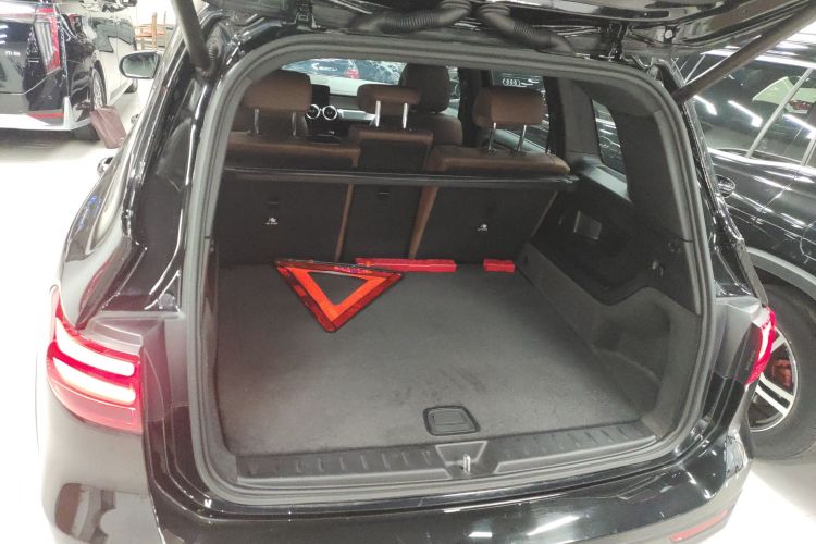 奔驰GLB 2024款 GLB 200 动感型机舱底盘23