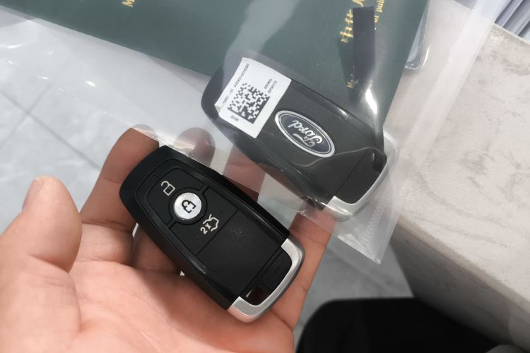 福特 蒙迪欧 2020款 EcoBoost 180 时尚型中控内饰7001