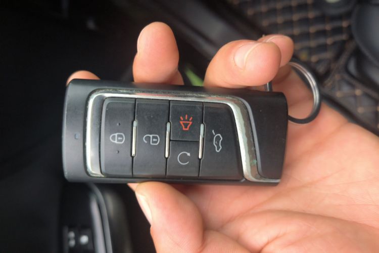 广汽传祺 传祺GS8 2017款  320T 两驱豪华版（七座）中控内饰11