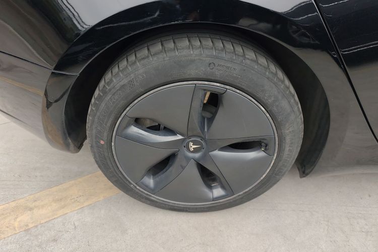 特斯拉 Model 3 2019款 标准续航后驱升级版车身外观6008