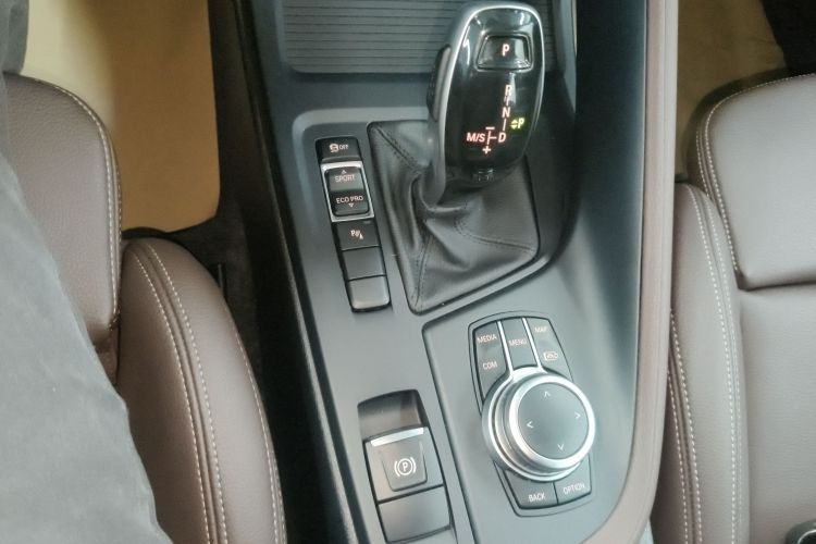 宝马X1 2022款 sDrive25Li 领先型中控内饰18