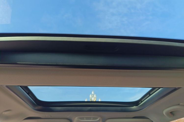 MINI 2023款 1.5T COOPER 艺术家中控内饰22