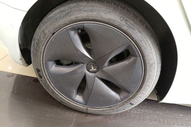 特斯拉 Model 3 2020款 改款 标准续航后驱升级版车身外观6008