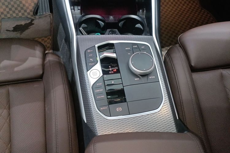 宝马3系 2025款 330Li M运动曜夜套装中控内饰18