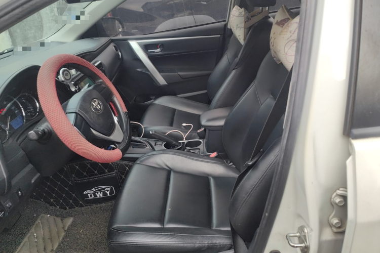 丰田 雷凌 2017款 改款 185T CVT新锐版 国V中控内饰19