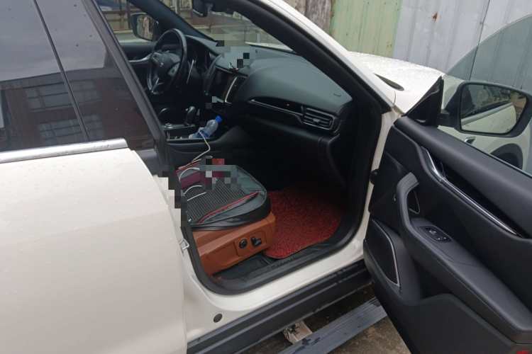 玛莎拉蒂 Levante 2018款 3.0T 经典版局部细节9005