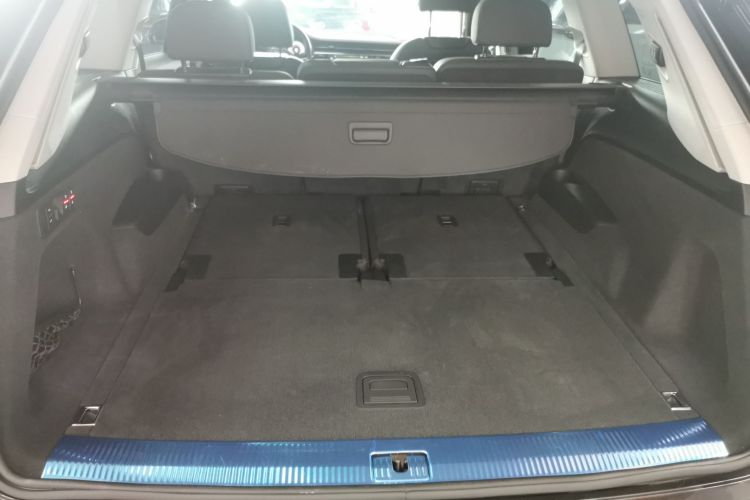 奥迪Q7 2020款 55 TFSI quattro S line运动型机舱底盘23