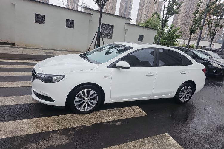 别克 英朗 2021款 改款 1.3T 自动轻混动精英型车身外观4