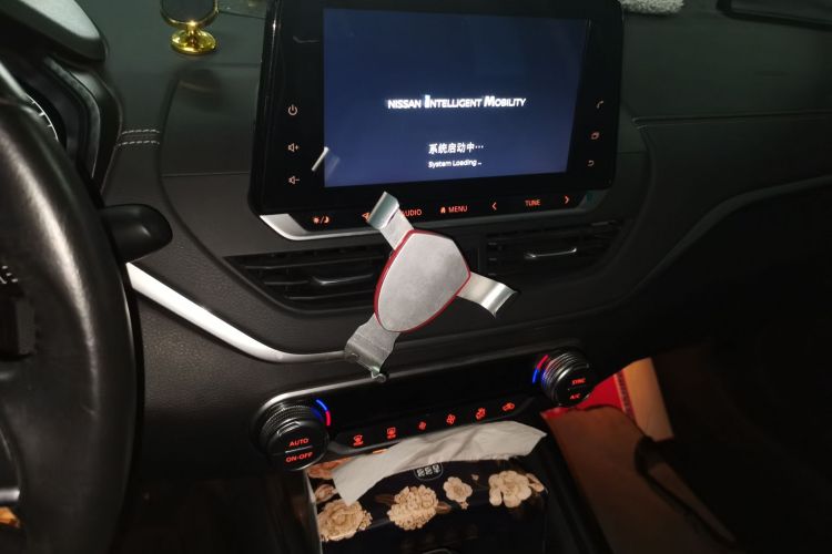 日产 天籁 2020款 改款 2.0L XL 舒适版中控内饰16